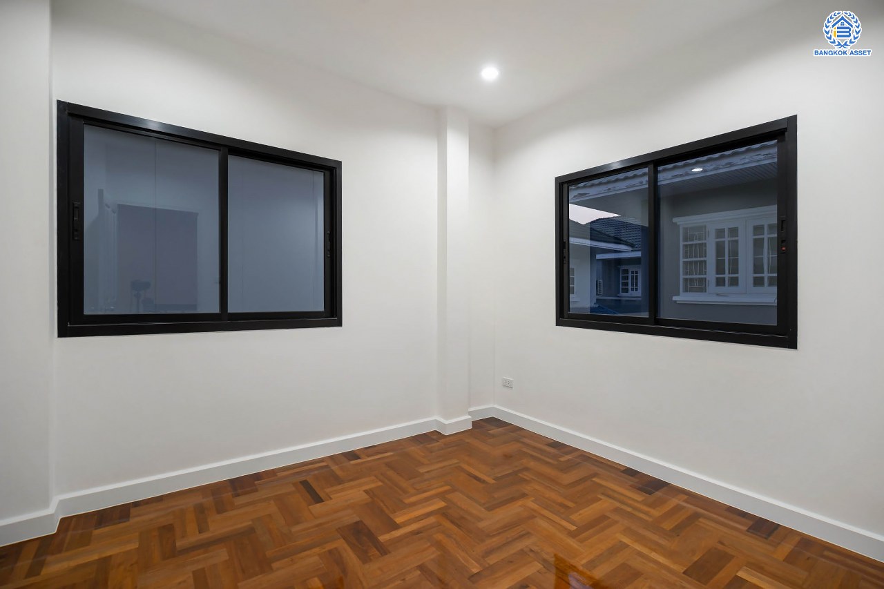 บ้านมือสองตกแต่งใหม่ โครงการ มณีรินทร์ รัตนาธิเบศร์ แบรนด์ Property Perfect เนื้อที่ 54.2 ตร.ว. ฟังก์ชัน 3 ห้องนอน 2 ห้องน้ำ จอดรถได้ 2 คัน บนทำเลศักยภาพ เชื่อมต่อทั้ง ถนนรัตนาธิเบศร์ และถนนราชพฤกษ์ ใจกลาง 2 เซ็นทรัลฯ ใกล้ทางด่วน "งามวงศ์วาน" และรถไฟฟ้า "สถานีบางรักน้อยท่าอิฐ"